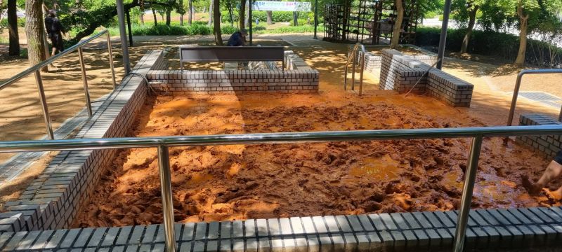 파일:Earthing 20240517 새암공원 03.jpg