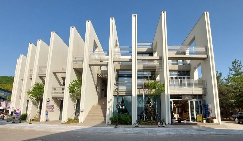 파일:Cosmico 20230427.jpg